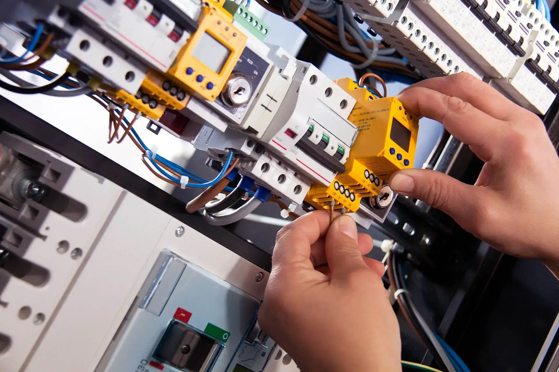 Certified electricians in North Kensington